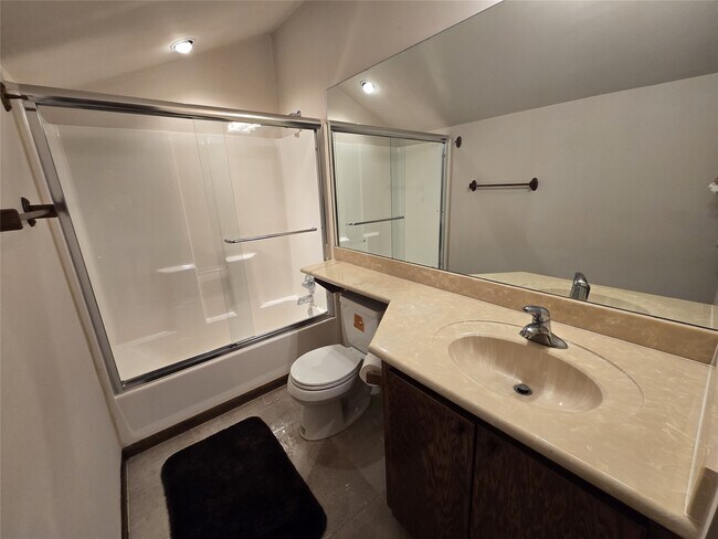 Building Photo - 3231 Hemingway Dr