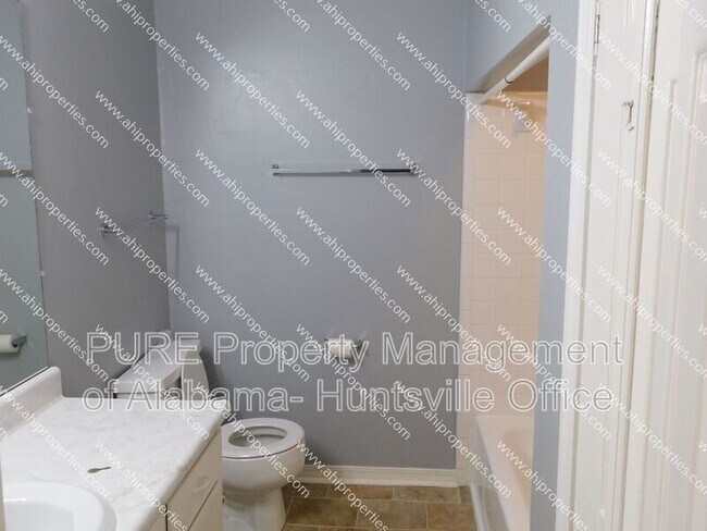Building Photo - 11313 Mountain Crest Dr SE