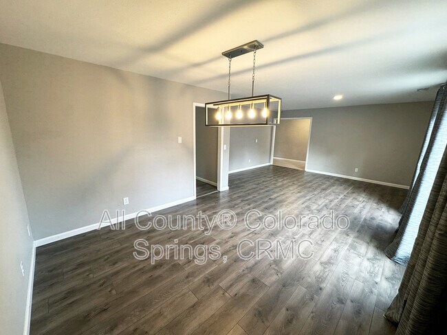 Building Photo - 460 Wintery Cir N