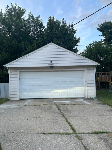 Building Photo - 12805 Oakview Blvd