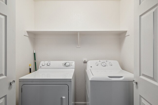 Building Photo - 6610 N 93rd Ave
