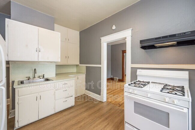 Building Photo - 1202 14th Ave