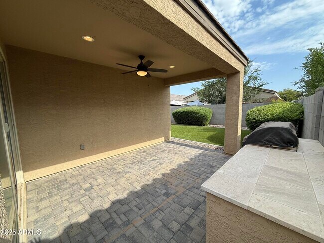 Building Photo - 336 W Tenia Trail