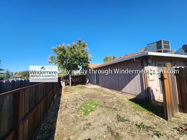 Building Photo - 5674-5674 Valley Vale Way