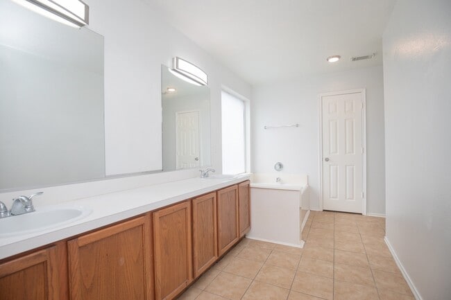 Building Photo - 10447 Sugar Sands Ct