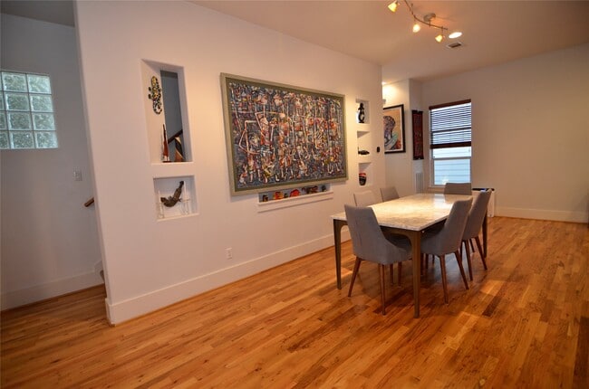 Building Photo - 5427 Kansas St