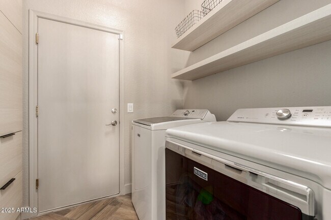 Building Photo - 10502 E Posada Ave