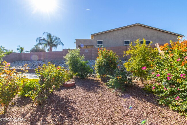 Building Photo - 11877 N Mesquite Hollow Dr