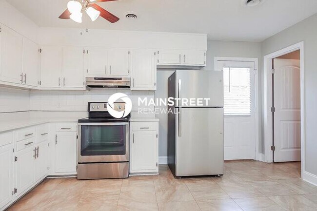 Building Photo - 3 Bedroom Pet-Friendly Home in Greensboro, NC with Main Street Renewal