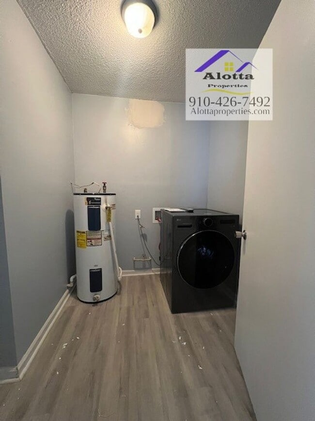 Building Photo - 3250 Willard Dr