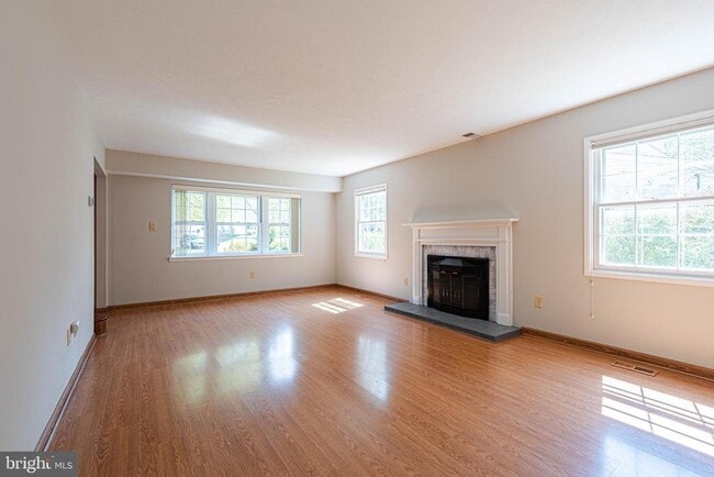 Building Photo - 13145 Madonna Ln