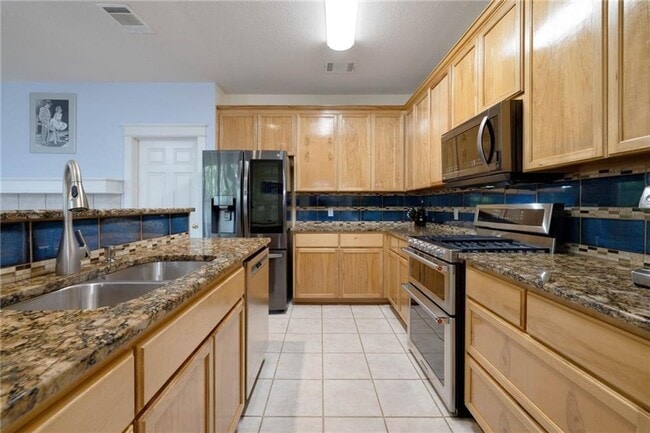 Building Photo - 610 Palo Alto Ln