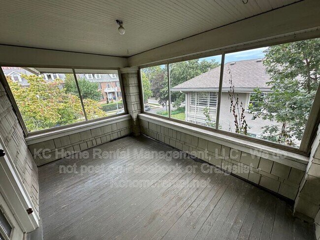 Building Photo - 207 W 51 Terrace