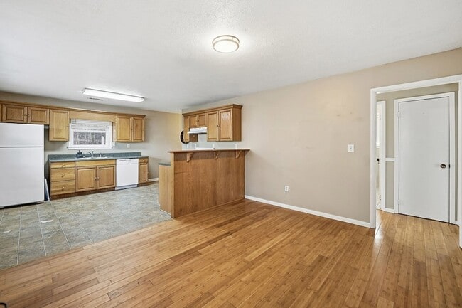 Building Photo - 46 James Dr