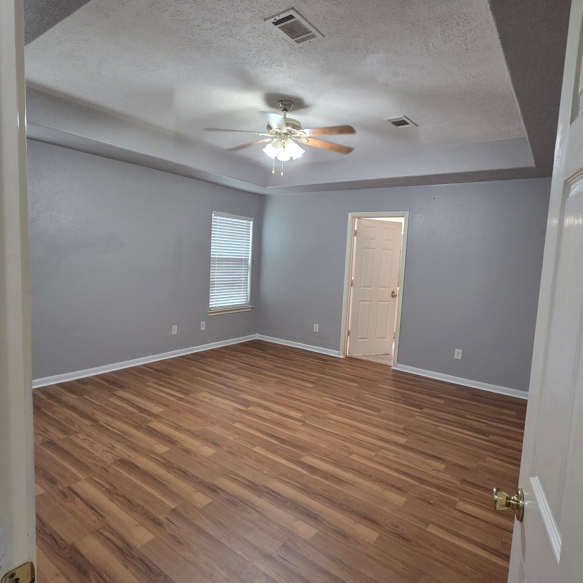 Building Photo - 9907 Golden Glen Dr