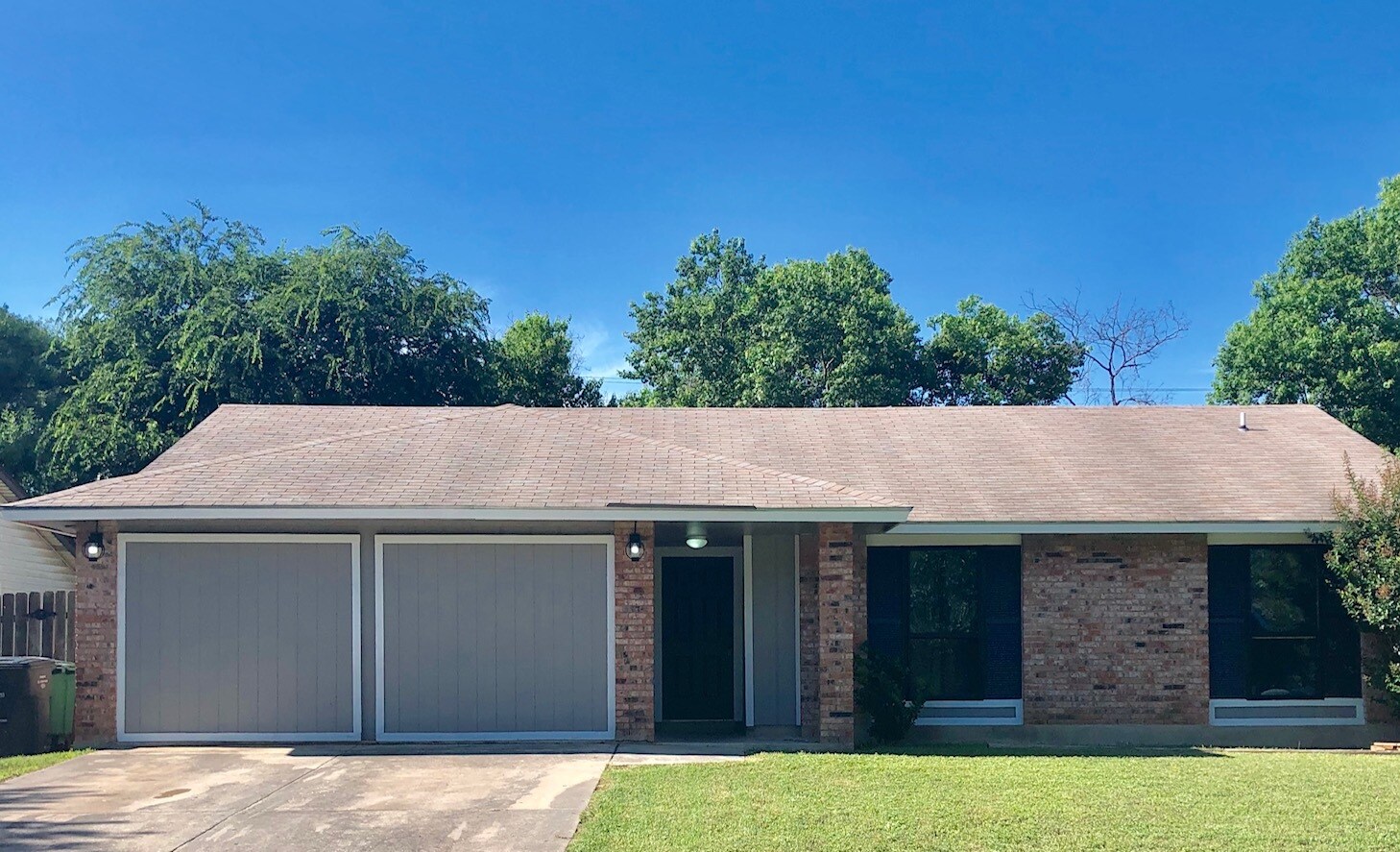Beautiful 3 bedroom, 2 full bath home. - 9207 Cliff Way St