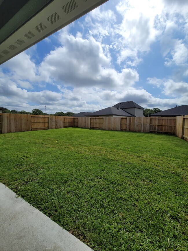 Building Photo - 4915 Pne Hvn Ln