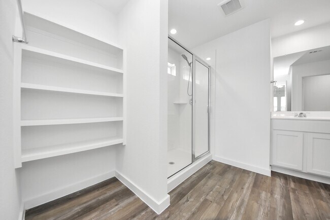 Building Photo - 8614 Shumard Oak Dr
