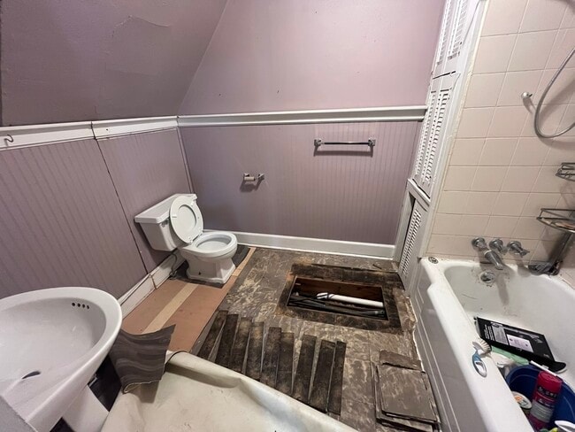 Building Photo - Sunbury Building