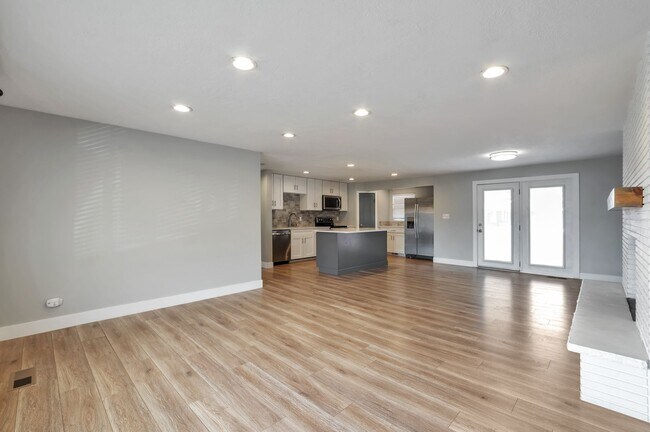 Building Photo - Simmons Duplex