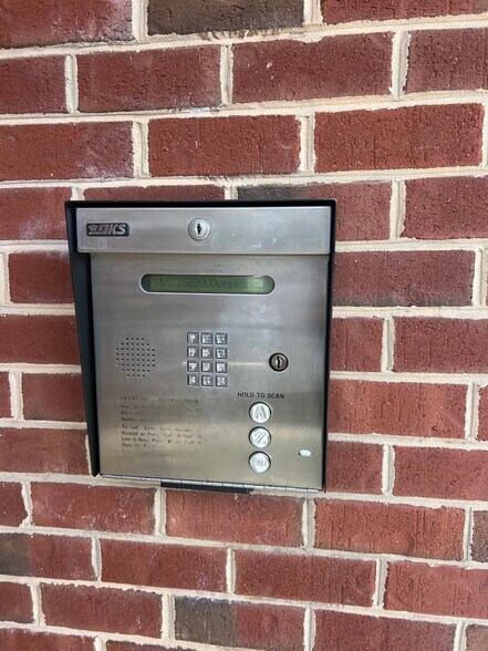 Building Photo - 23620 Overlook Park Dr