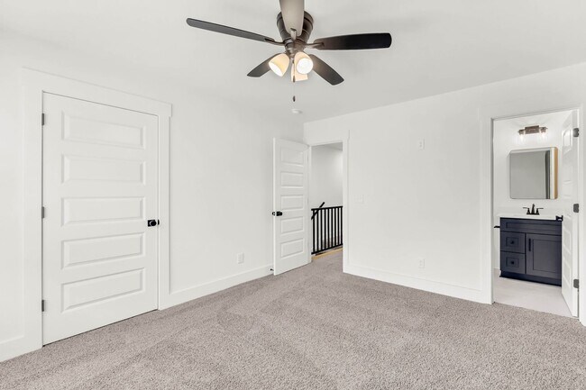 Building Photo - 352 Front Rdg Cir