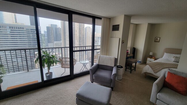 Building Photo - 10 E Ontario St