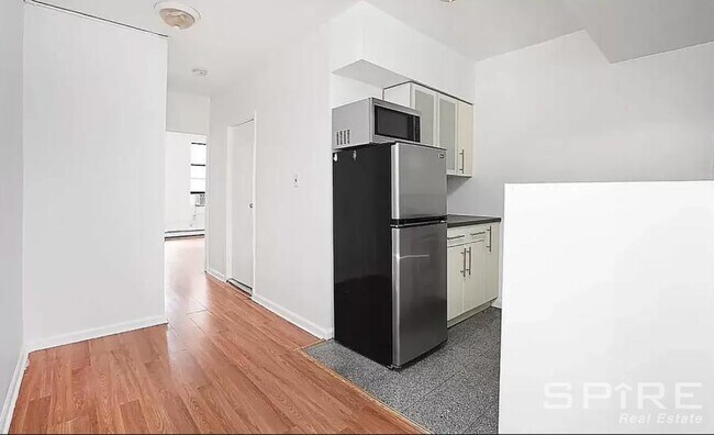 Building Photo - 3 bedroom in NEW YORK NY 10009