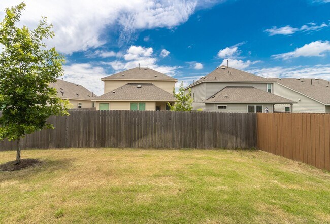 Building Photo - 909 Durness Dr