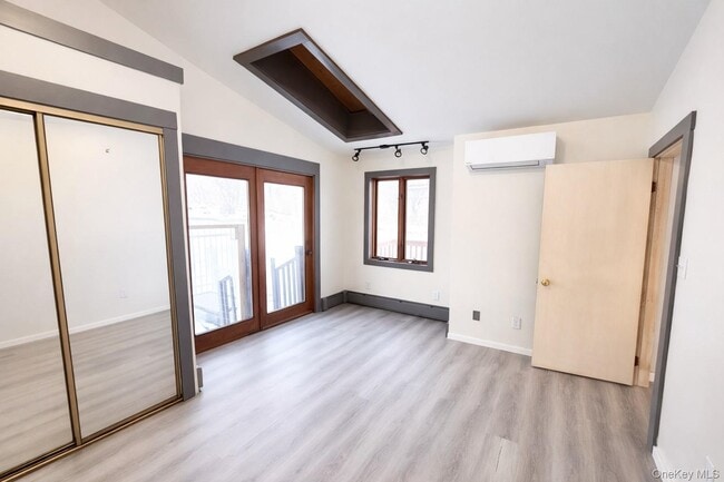 Building Photo - 8 Rocky Rd