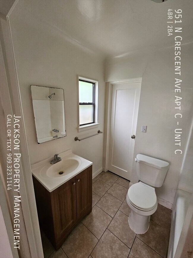 Building Photo - 951 N Crescent Ave