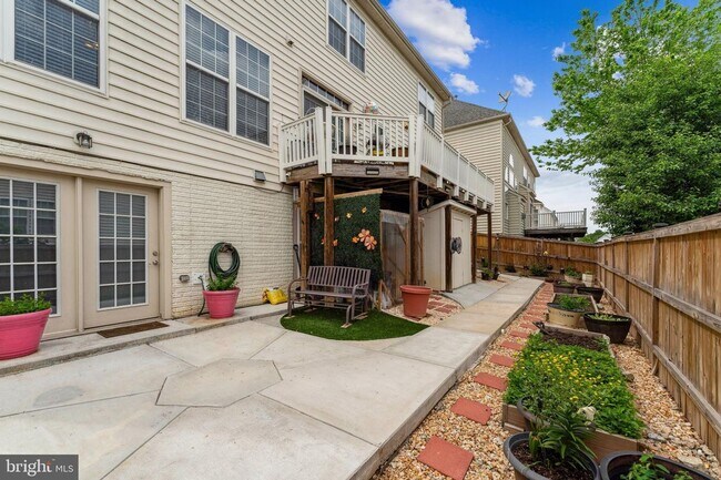 Building Photo - Luxury living in Lorton Valley