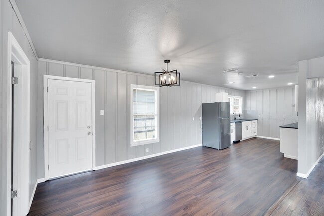 Building Photo - 413 Shaw St