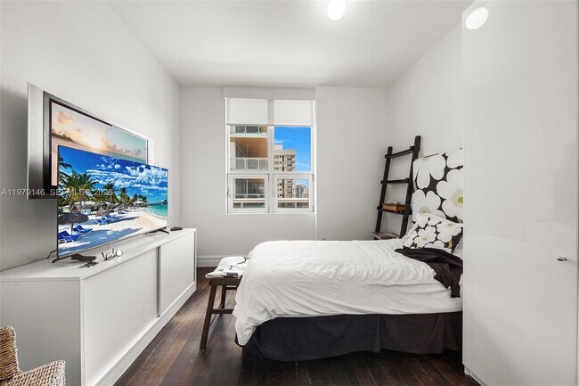 Building Photo - 5801 Collins Ave