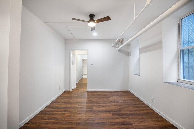 Building Photo - 7812 Hudson Ave