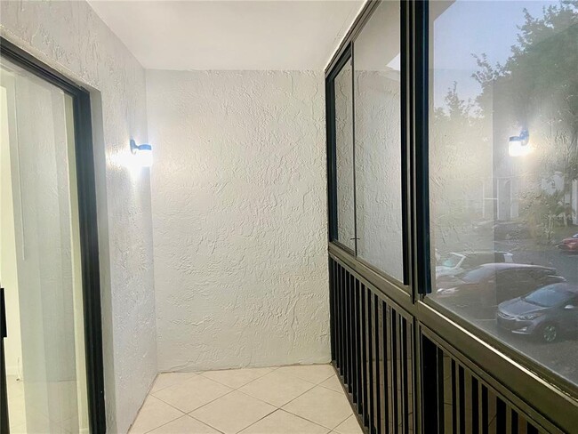 Building Photo - 954 Courtyard Ln