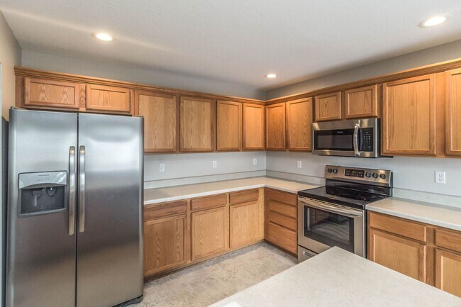 Building Photo - FANTASTIC LOCATION!! 3 Bed, 2.5 Bath Home in Waukee