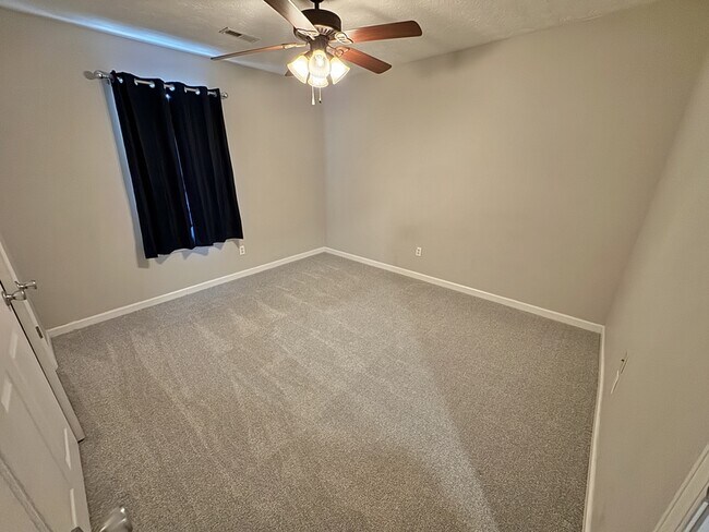 Building Photo - 2237 Ross Ln