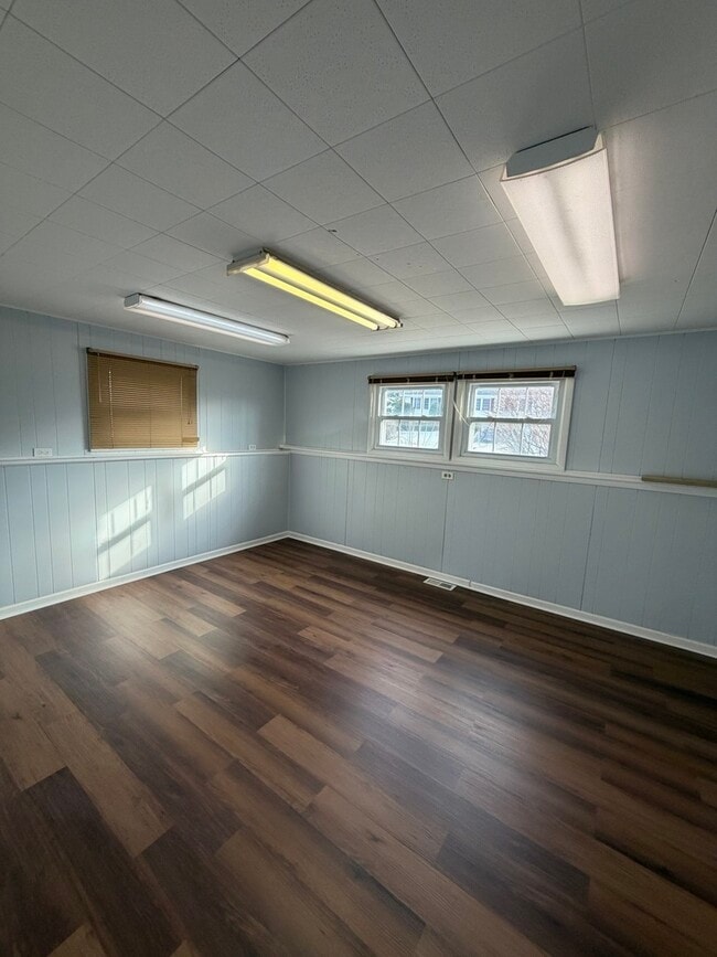 Building Photo - 1200 Glen Ln