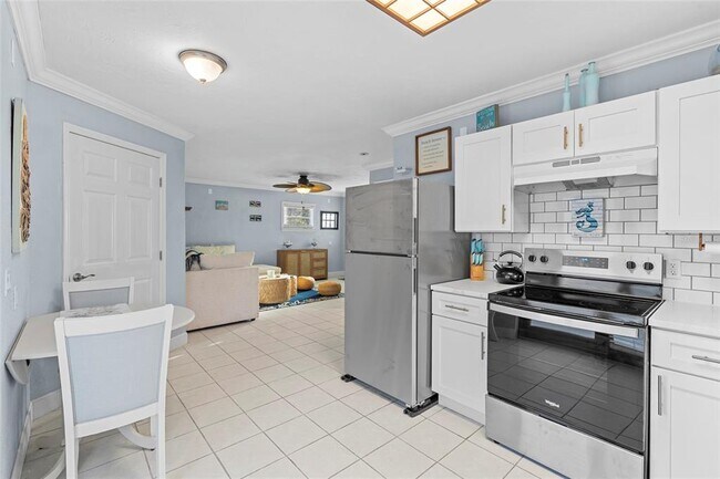 Building Photo - 284 44th Ave