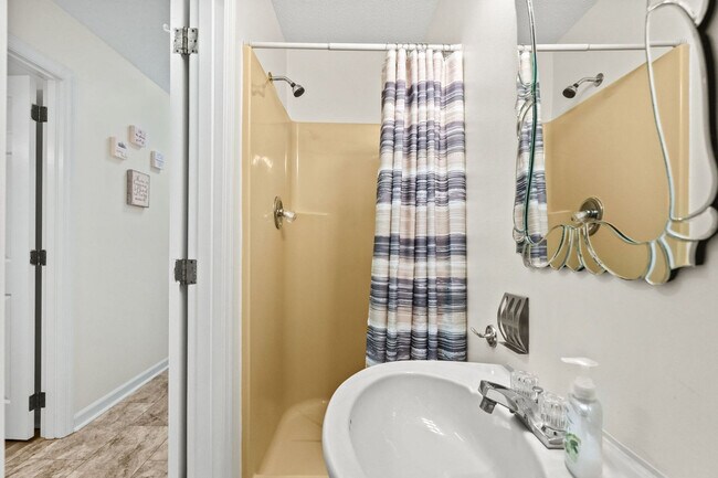 Building Photo - 1890E Auburn Ln