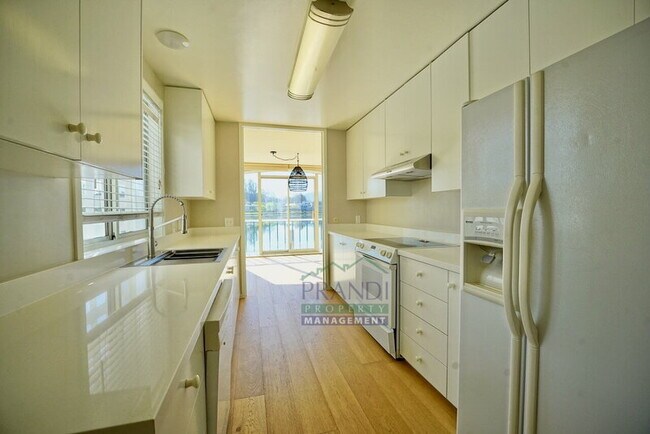 Building Photo - 5105 Shelter Bay Ave