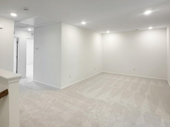 Building Photo - 252 Marelli Dr
