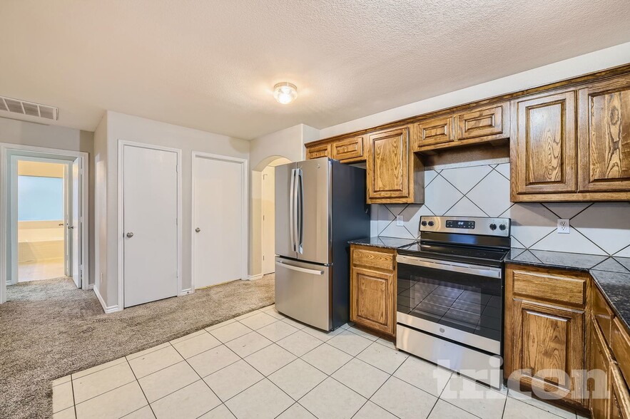 Building Photo - 12713 Carpenter Ln