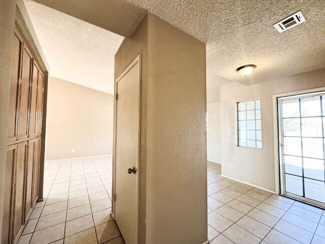 Building Photo - "Newly Renovated 4-Bedroom, 2 Bathroom Home in Yuma!"