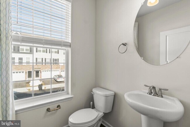 Building Photo - 14 Lilac Cir