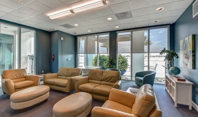 Building Photo - 241 Riverside Dr