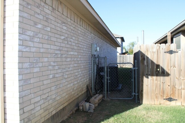 Building Photo - 3133 Walingford Dr