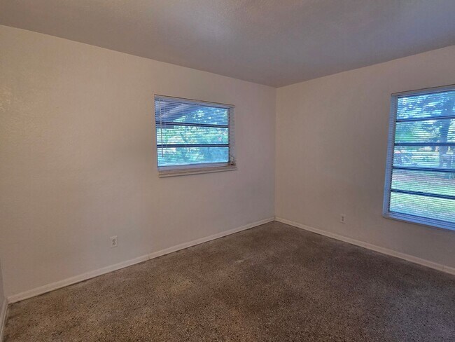 Building Photo - Cozy 3 Bed, 1 Bath Home~Afforable~New Mech...