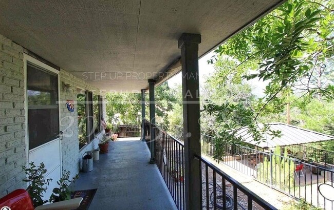 Building Photo - Charming Vintage Gem with Private Frontyard Oasis and Modern Updates
